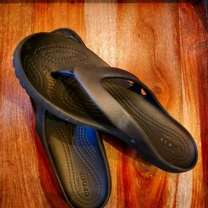 Crocs flip flops, women's size 6, black. Like new, gently worn.